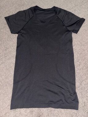 Lululemon Black Short Sleeve Athletic Tee